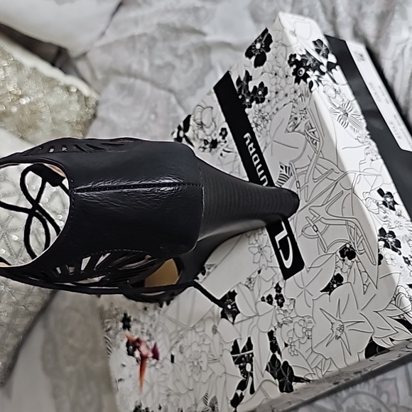 Brand new wedges - Picture 3 of 5